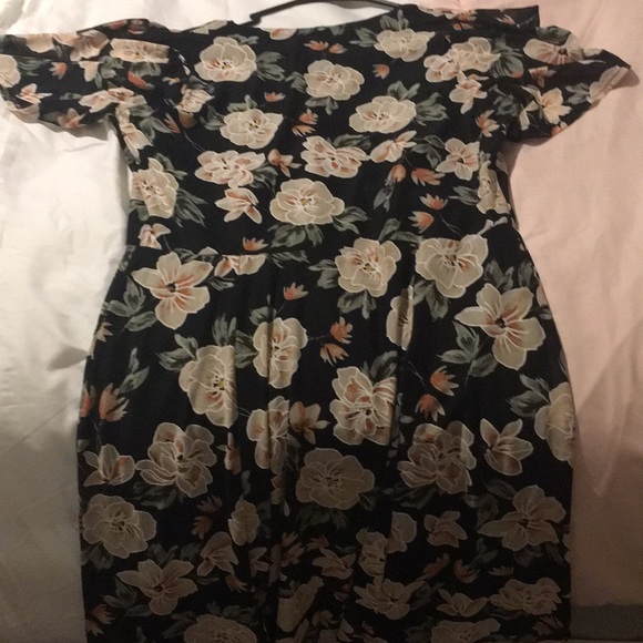 Black dress with flowers - Picture 5 of 5